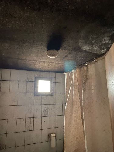 Baño con moho en Tarancón Baño con moho en Tarancón