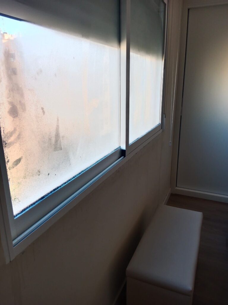 Condensación en ventanas. Moho en Alicante Condensación en ventanas. Moho en Alicante